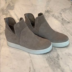 Steve Madden Winni Suede Bootie